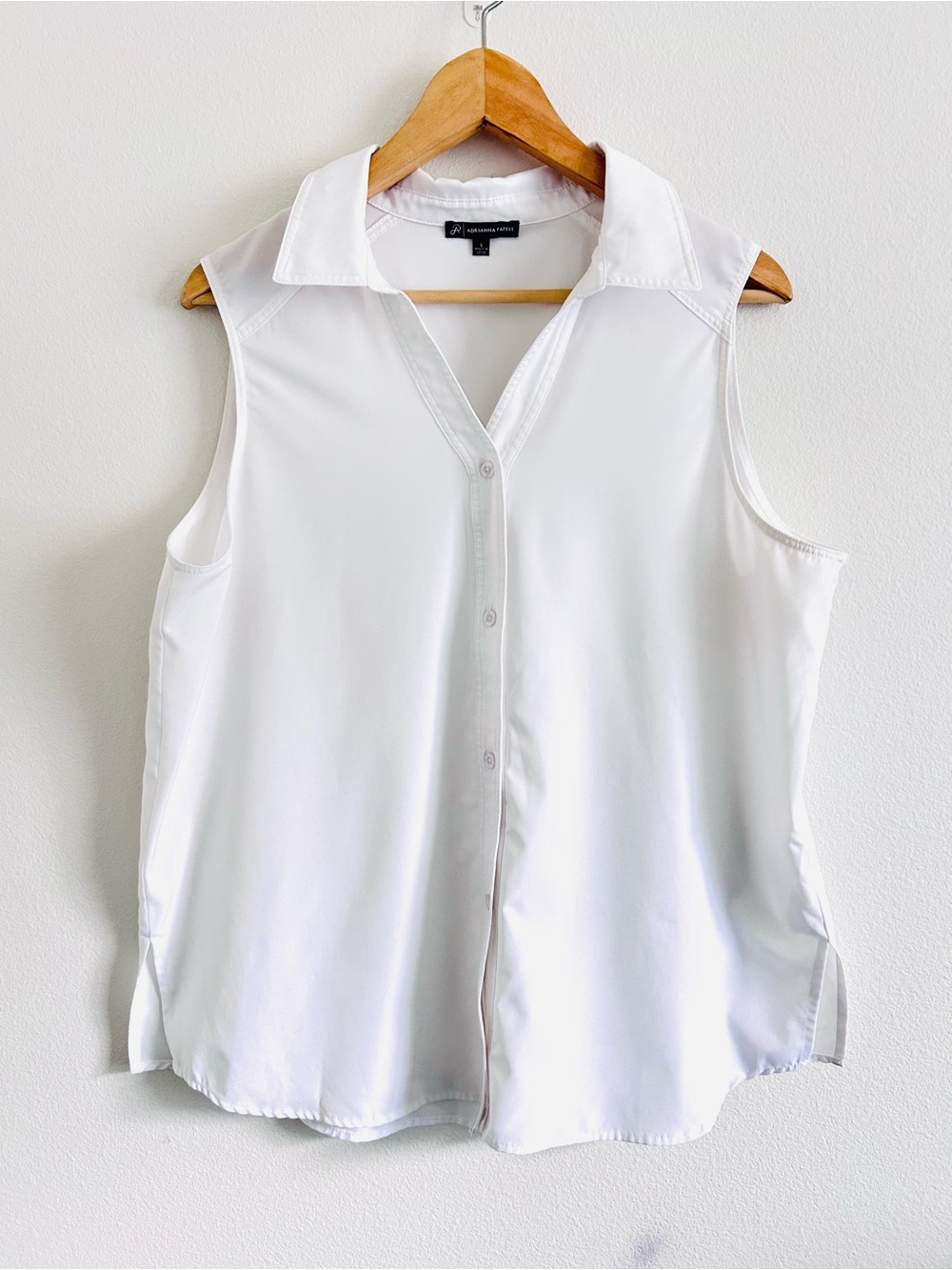 Adrianna Papell White Sleeveless Button-Down Blouse Size Large